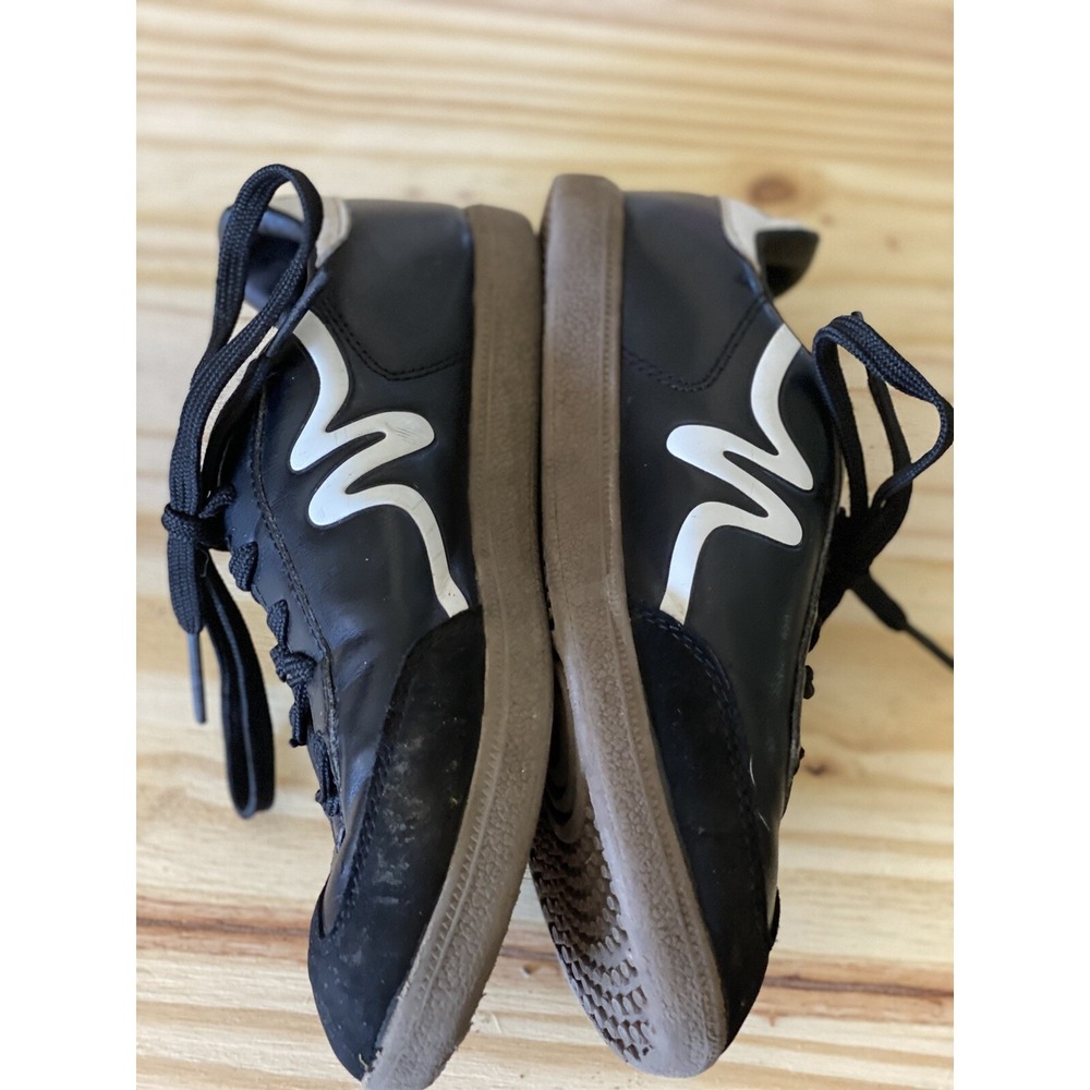 Mitre‎ Youth Boys Shoes Size 2 Black Leather Indoor Soccer